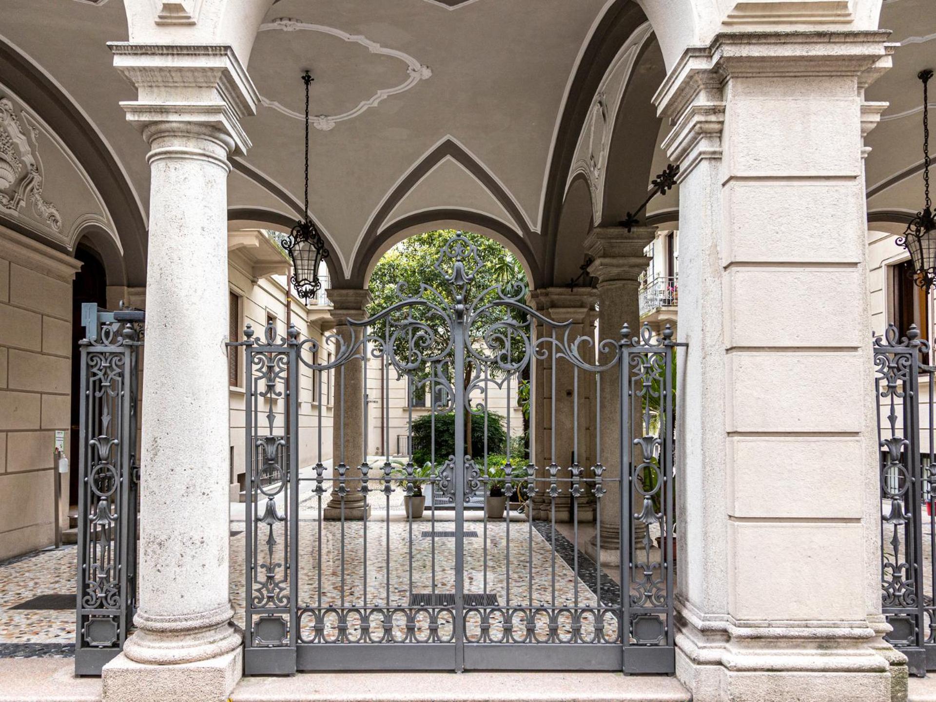 Luxury Sant'Ambrogio Apartment มิลาน ภายนอก รูปภาพ